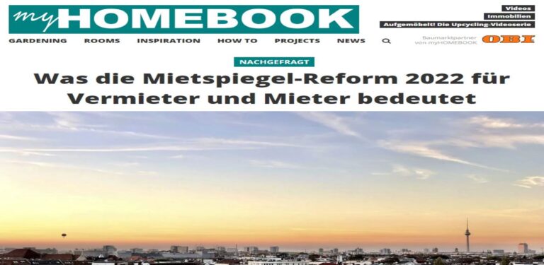 Website-Header von myHOMEBOOK zur Mietspiegelreform 2022 für Vermieter und Mieter mit einer Skyline der Stadt bei Sonnenuntergang.